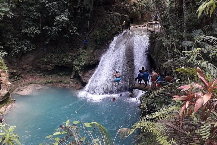 Ocho Rios River Tour: Blue Hole, Dunn's River and Tubing