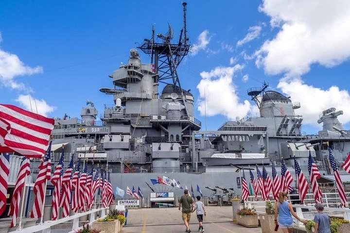 Oahu: Pearl Harbor USS Arizona Memorial & Battleship Missouri