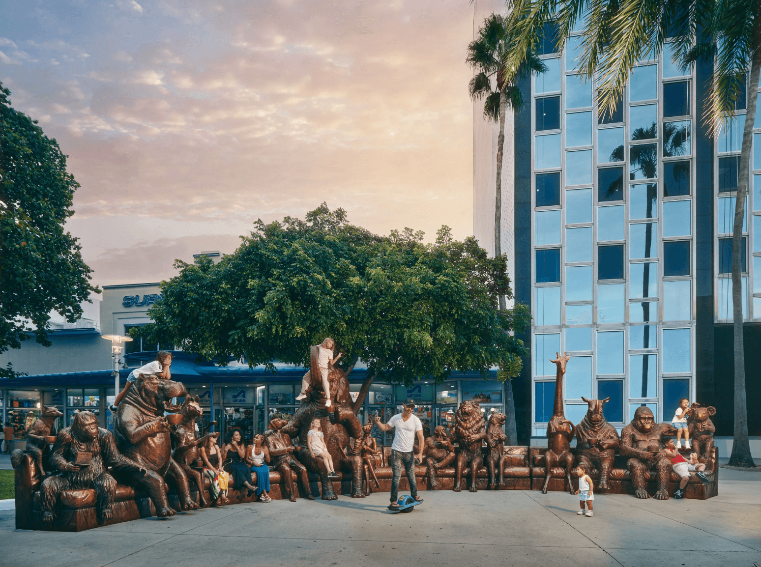 Lincoln Road’s Monthly Art Walk Continues August 21 with New Exhibits, Sculptures + More