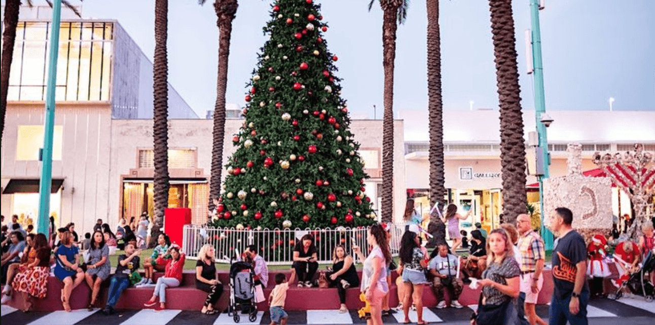 Lincoln Road Hosts Annual Holiday Parade